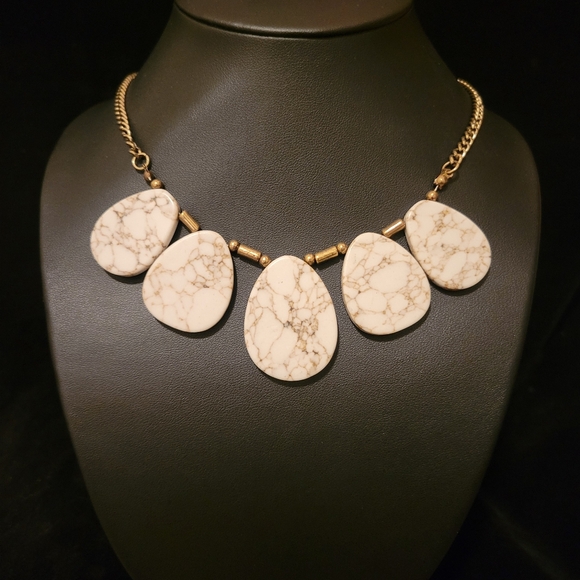 Estate Vintage Magnesite/Howlite Stone Beaded Necklace - Picture 2 of 4